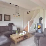 Dom wakacyjny 3 Bedroom Cozy In